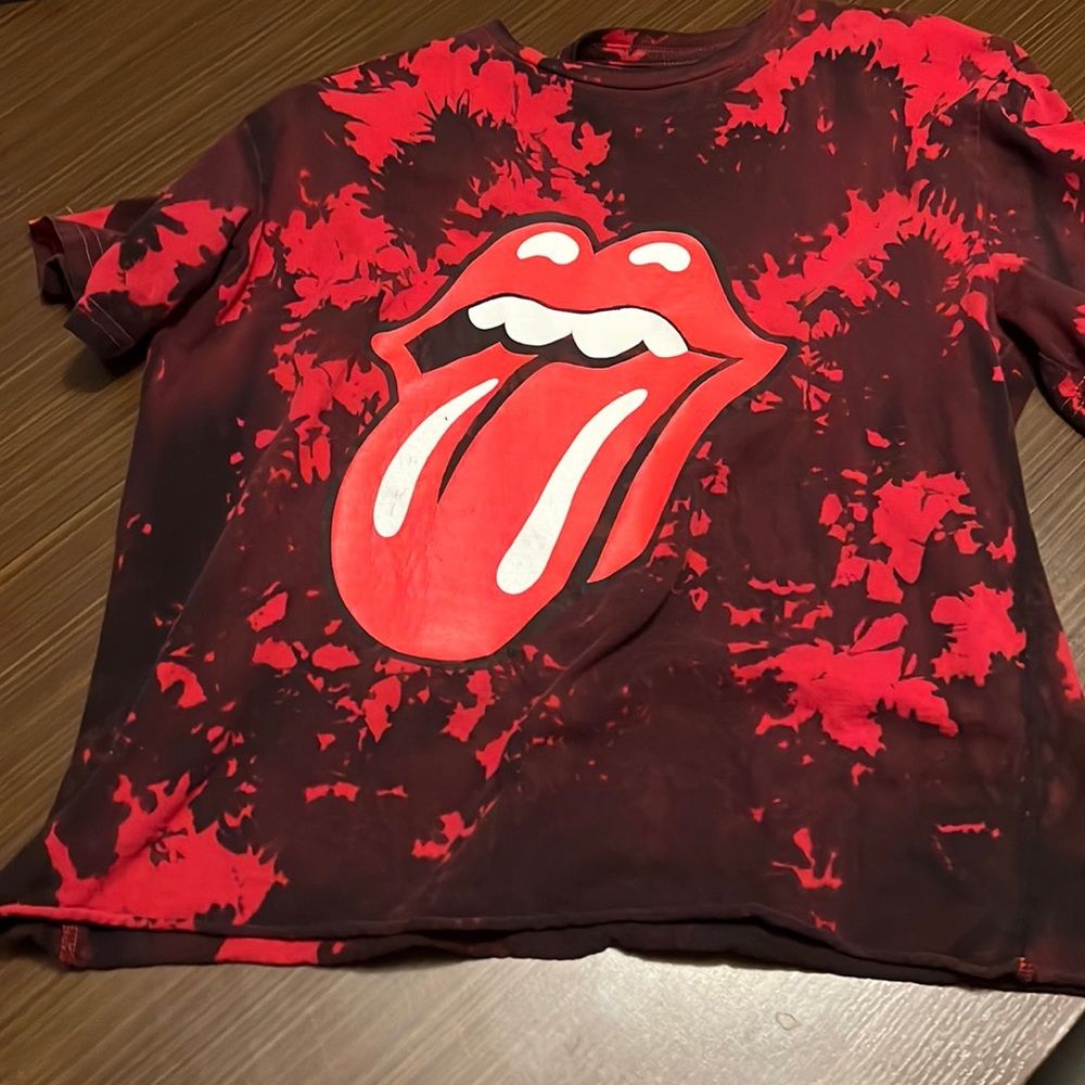 Red shirt with lips on them